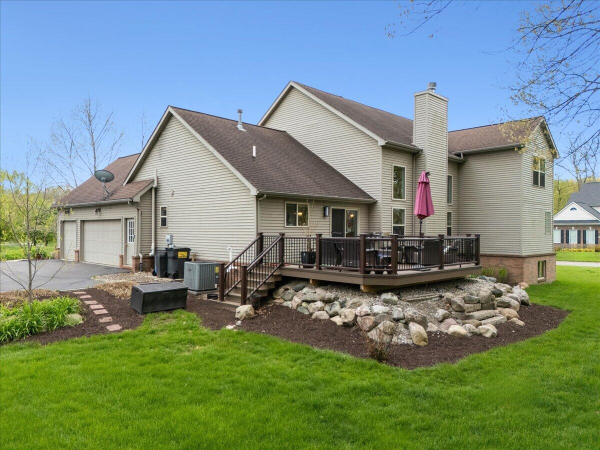 9783 Viewcrest Court Howell, MI 48843 - Photo 42 of 51 11-9793 Viewcrest Drone-48