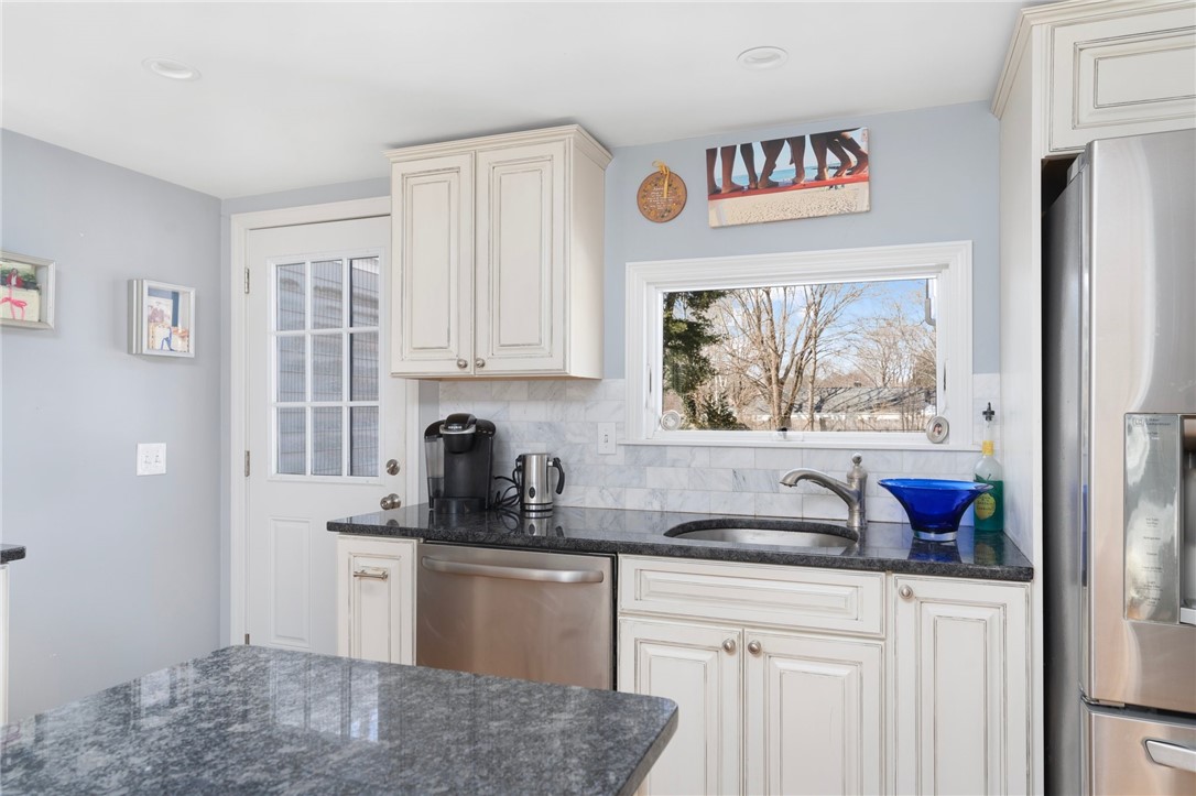 75 Overfield Road East Greenwich, RI 02818 - Photo 11 of 39