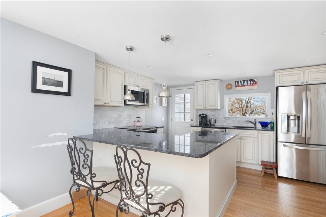 75 Overfield Road East Greenwich, RI 02818 - Photo 7 of 39