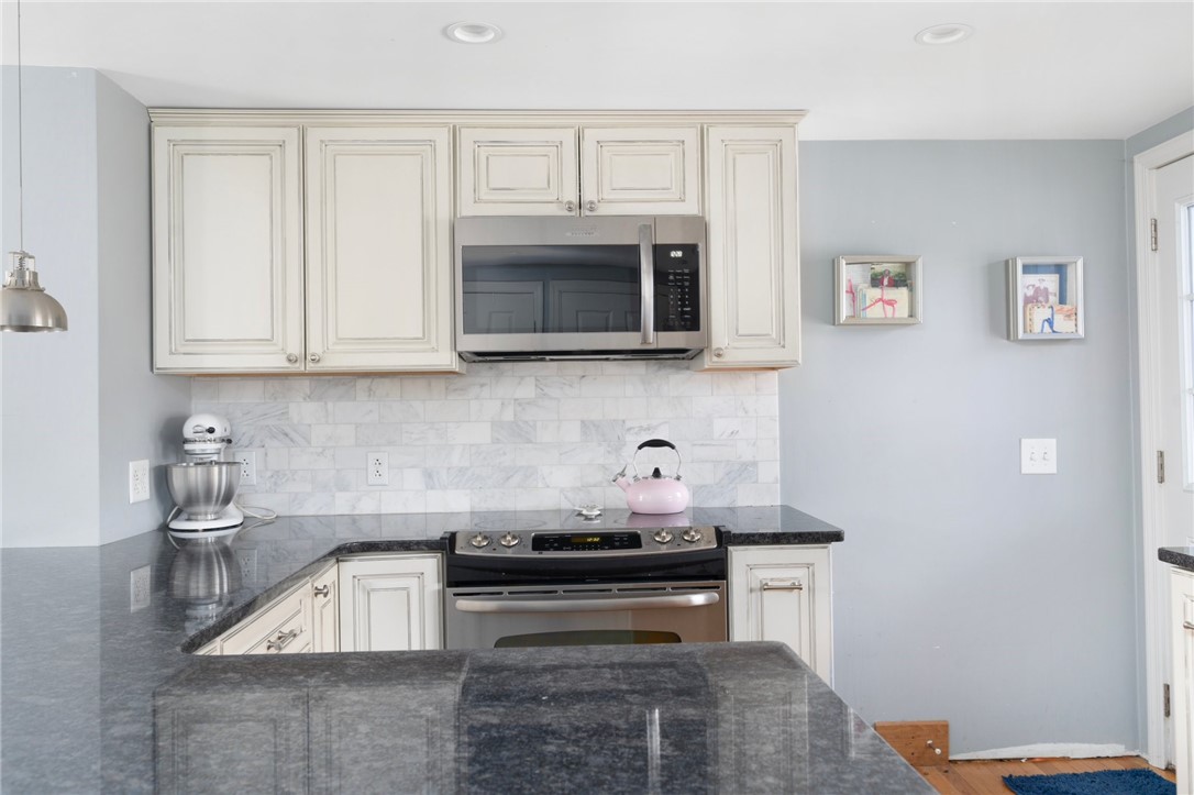 75 Overfield Road East Greenwich, RI 02818 - Photo 8 of 39