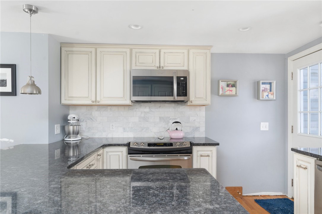 75 Overfield Road East Greenwich, RI 02818 - Photo 9 of 39