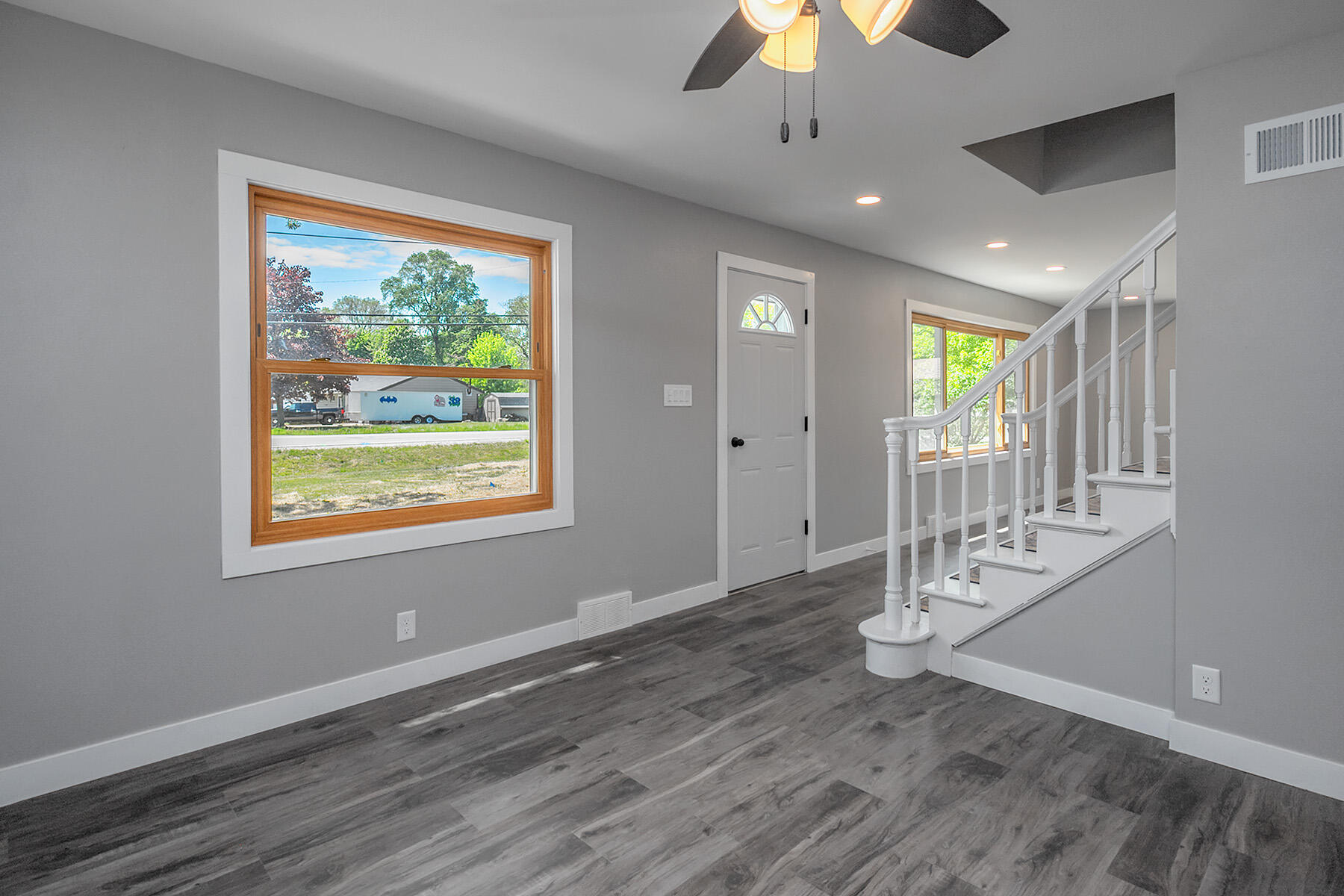 7920 West Puetz Road Franklin, WI 53132 - Photo 10 of 44 Dining room