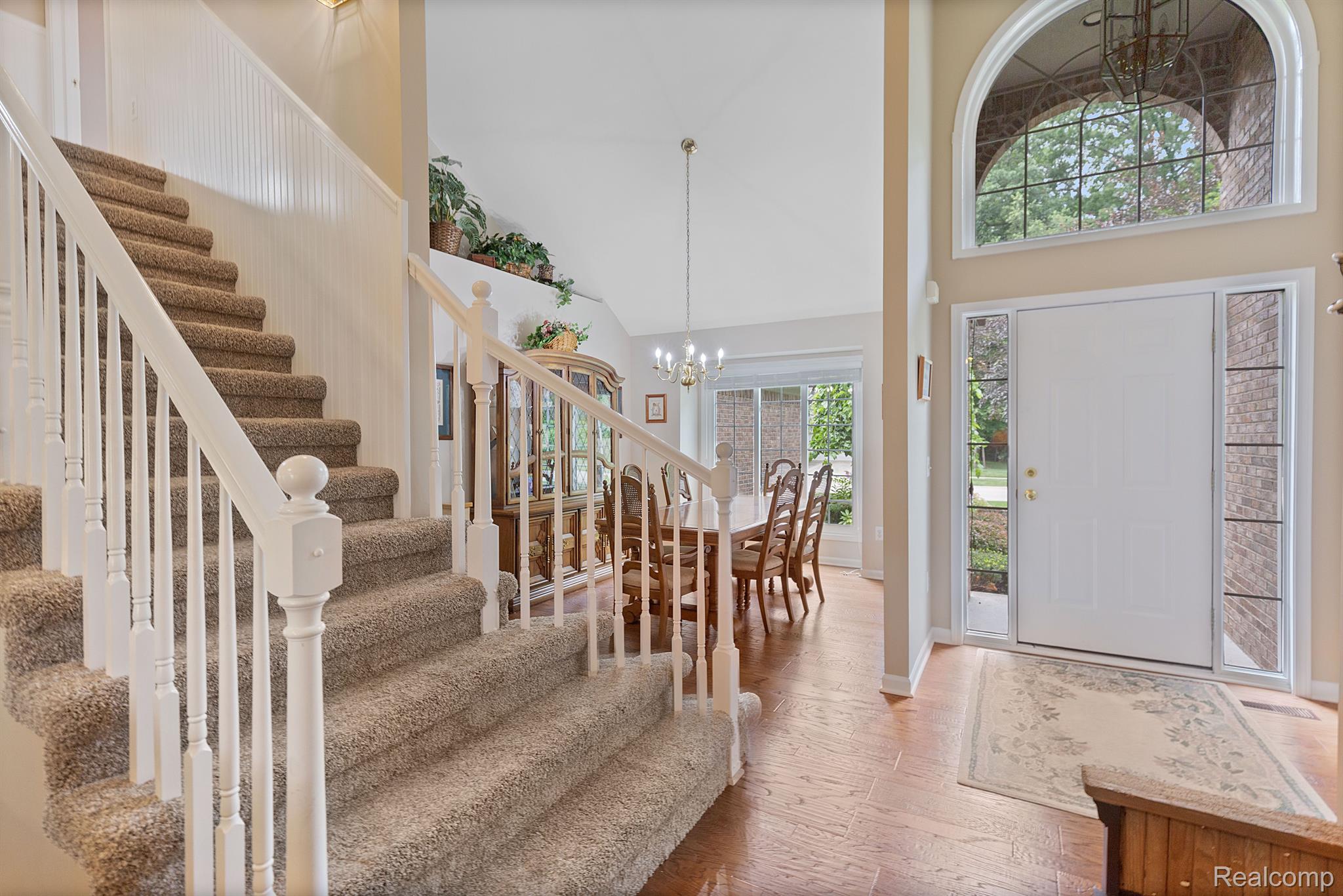 2017 Roundtree Rochester, MI 48307 - Photo 3 of 36 Gallery Image 3