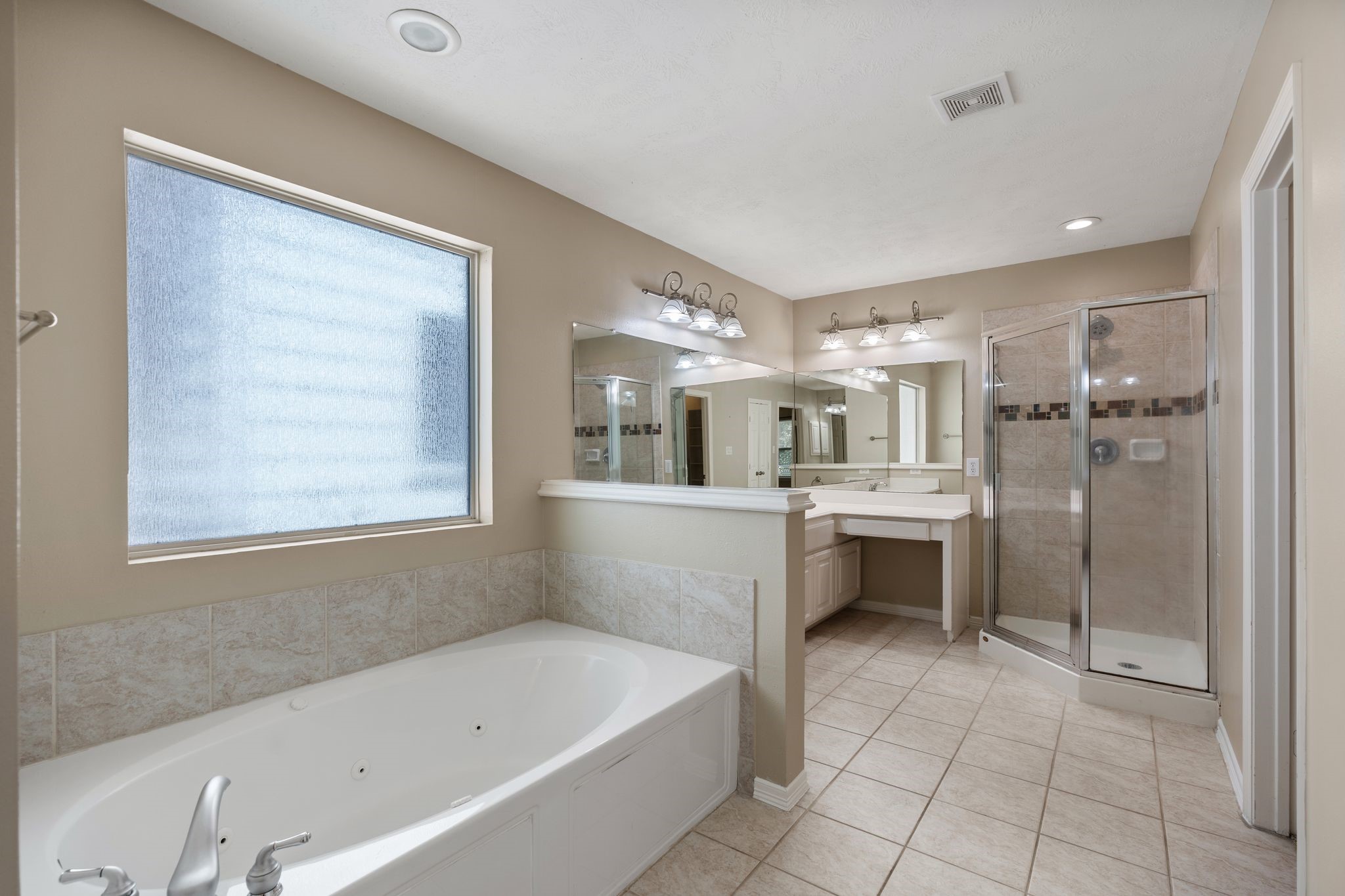 4223 Rose Street Houston, TX 77007 - Photo 23 of 40 Primary Bath