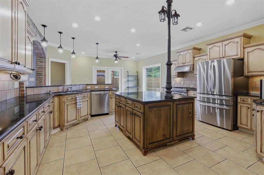 2733 Rue Calais Lake Charles, LA 70605 - Photo 11 of 27