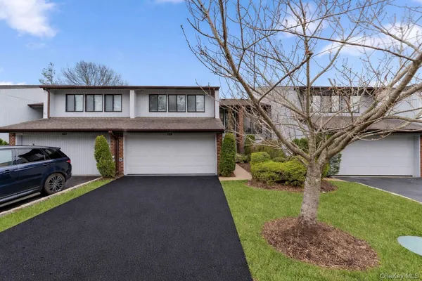 $6,700 | 124 Foxwood Drive, Jericho, NY 11753