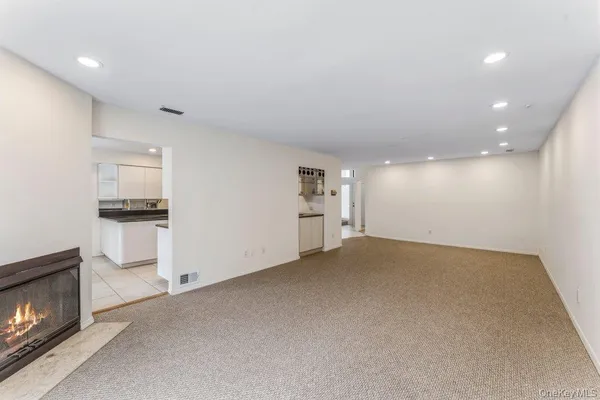 $6,900 | 124 Foxwood Drive, Jericho, NY 11753