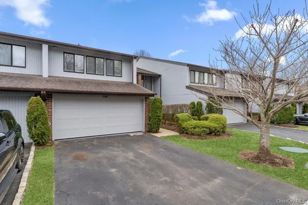 $6,900 | 124 Foxwood Drive, Jericho, NY 11753