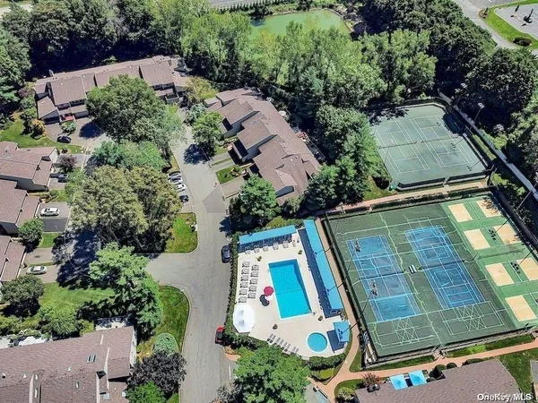 $6,900 | 124 Foxwood Drive, Jericho, NY 11753