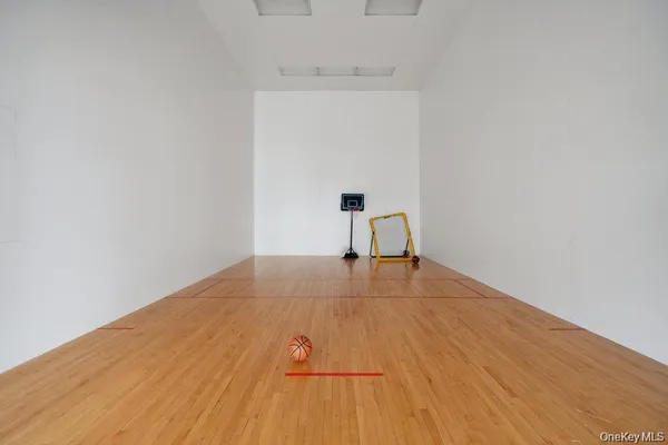 $6,900 | 124 Foxwood Drive, Jericho, NY 11753