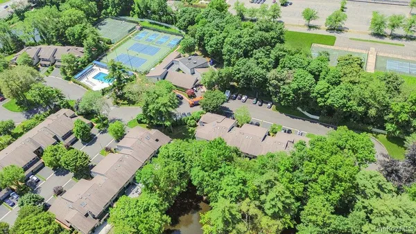 $6,900 | 124 Foxwood Drive, Jericho, NY 11753