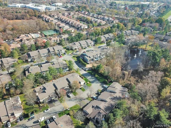 $6,900 | 124 Foxwood Drive, Jericho, NY 11753