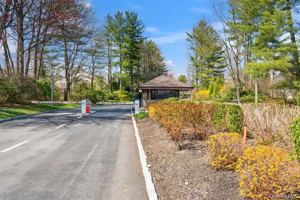 $6,900 | 124 Foxwood Drive, Jericho, NY 11753