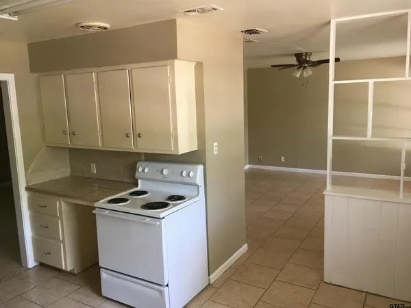 $1,550 | 2011 Lee Street, Tyler, TX 75702