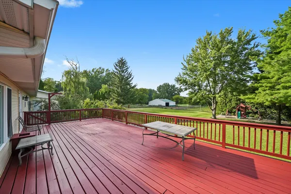 a view of a house with backyard and trees