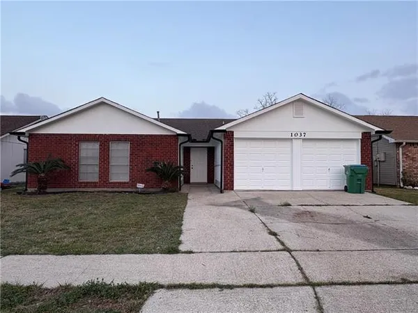 $2,400 | 1037 Kingsway Drive East, Gretna, LA 70056