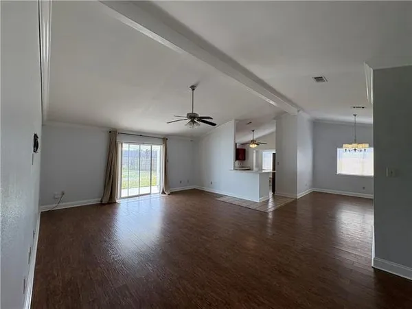 $2,400 | 1037 Kingsway Drive East, Gretna, LA 70056