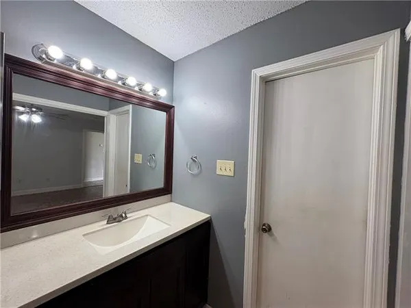 $2,400 | 1037 Kingsway Drive East, Gretna, LA 70056