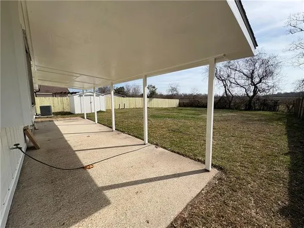 $2,400 | 1037 Kingsway Drive East, Gretna, LA 70056