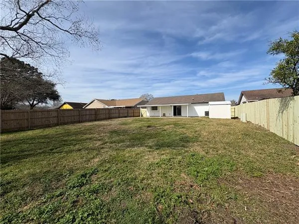 $2,400 | 1037 Kingsway Drive East, Gretna, LA 70056