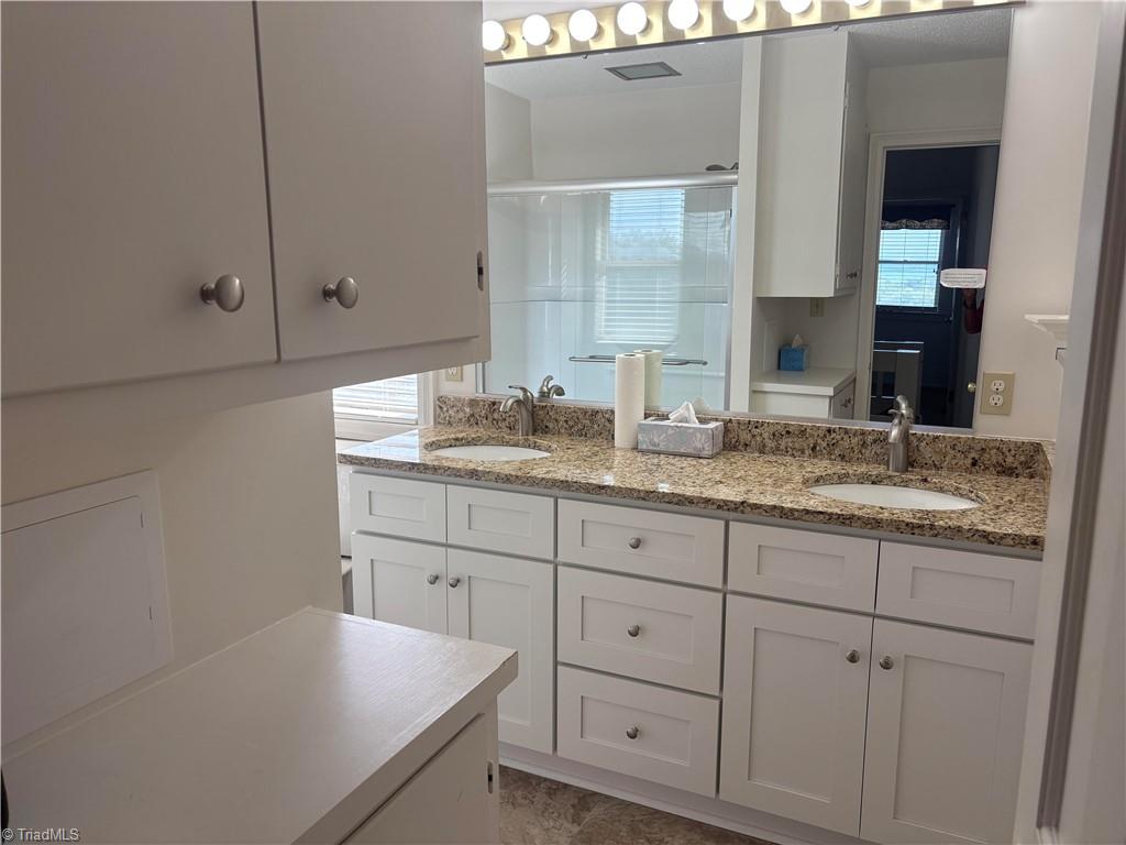 6350 Roscoe Road Denton, NC 27239 - Photo 23 of 50 Hall bath