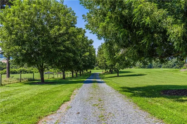$899,983 | 6350 Roscoe Road, Denton, NC 27239