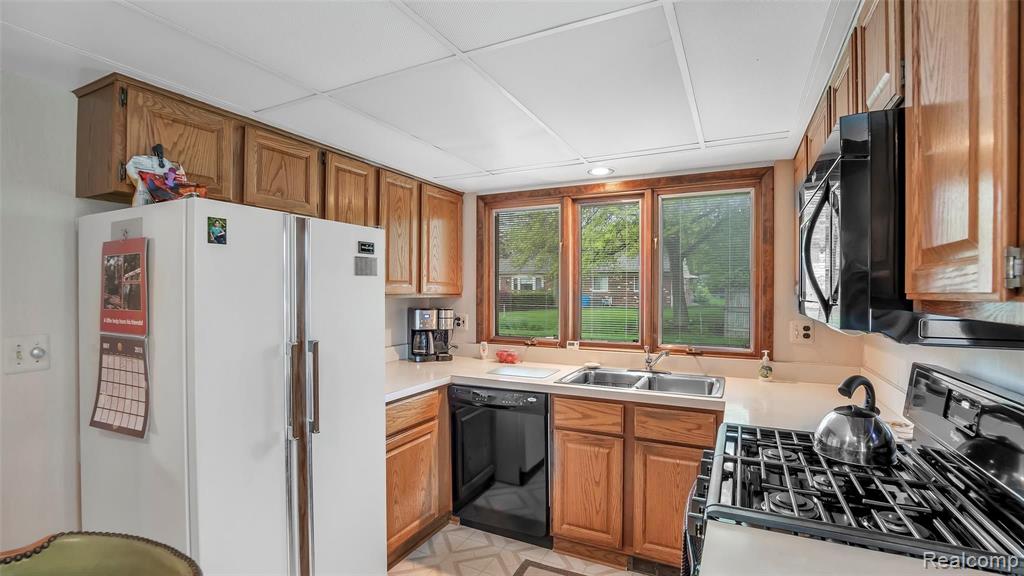 22728 Meadowbrook Road Novi, MI 48375 - Photo 10 of 34