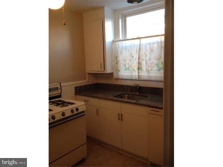 138 Green Valley Road Upper Darby, PA 19082 - Photo 3 of 11 Gallery Image 3
