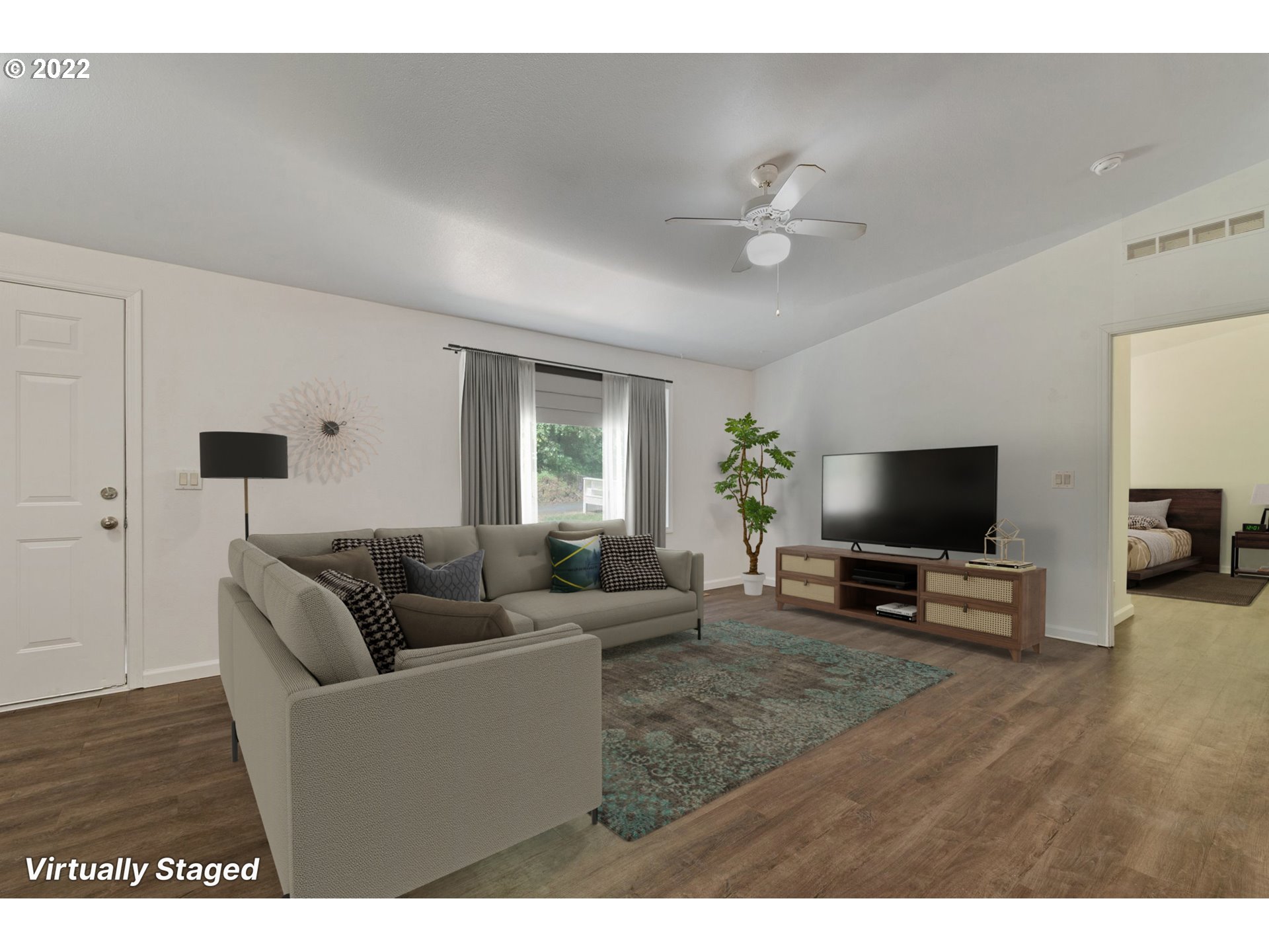 52 Neilson Road Stevenson, WA 98648 - Photo 3 of 14 Living Room
