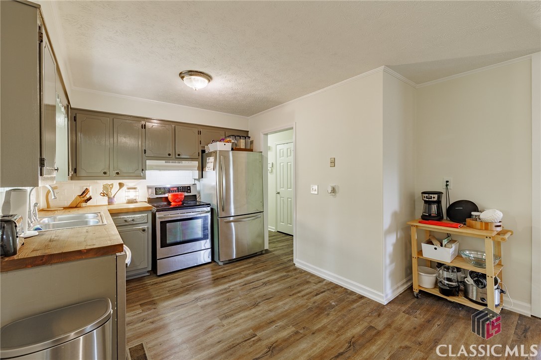 2401 Oliver Bridge Road Watkinsville, GA 30677 - Photo 6 of 25 Kitchen