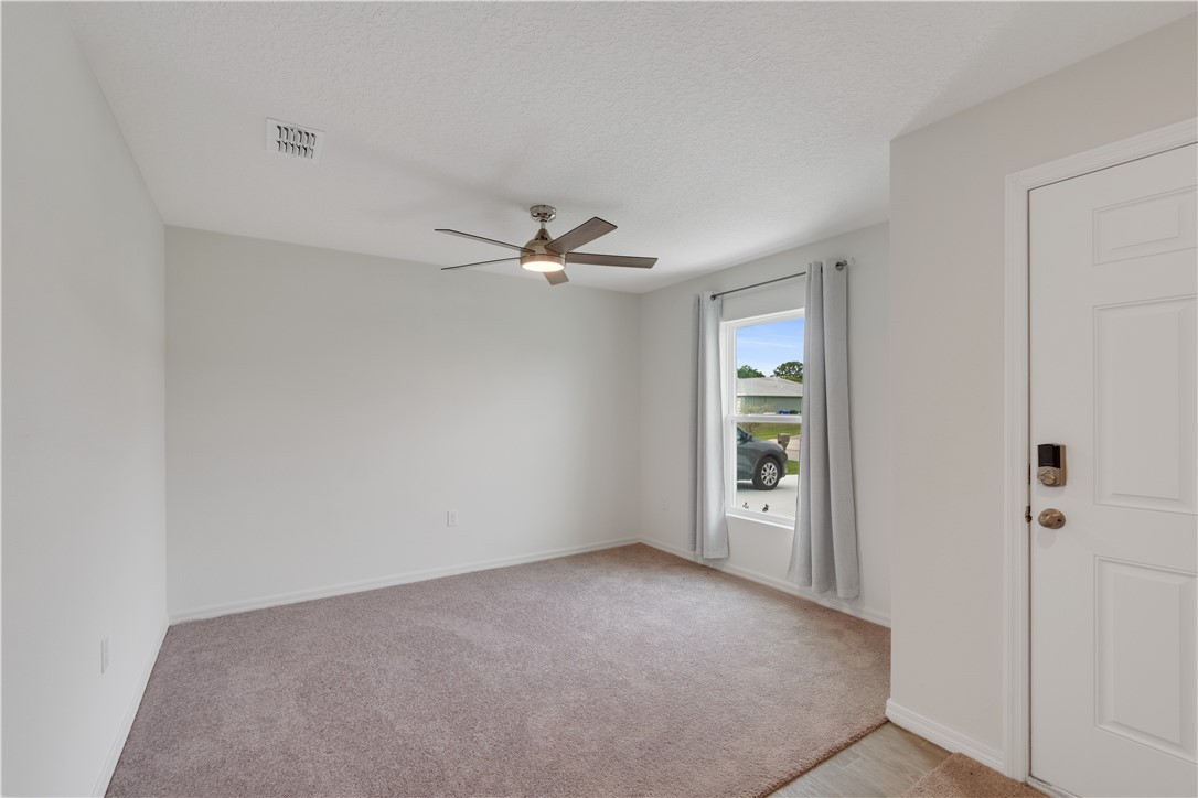 450 Kendall Avenue Sebastian, FL 32958 - Photo 7 of 33