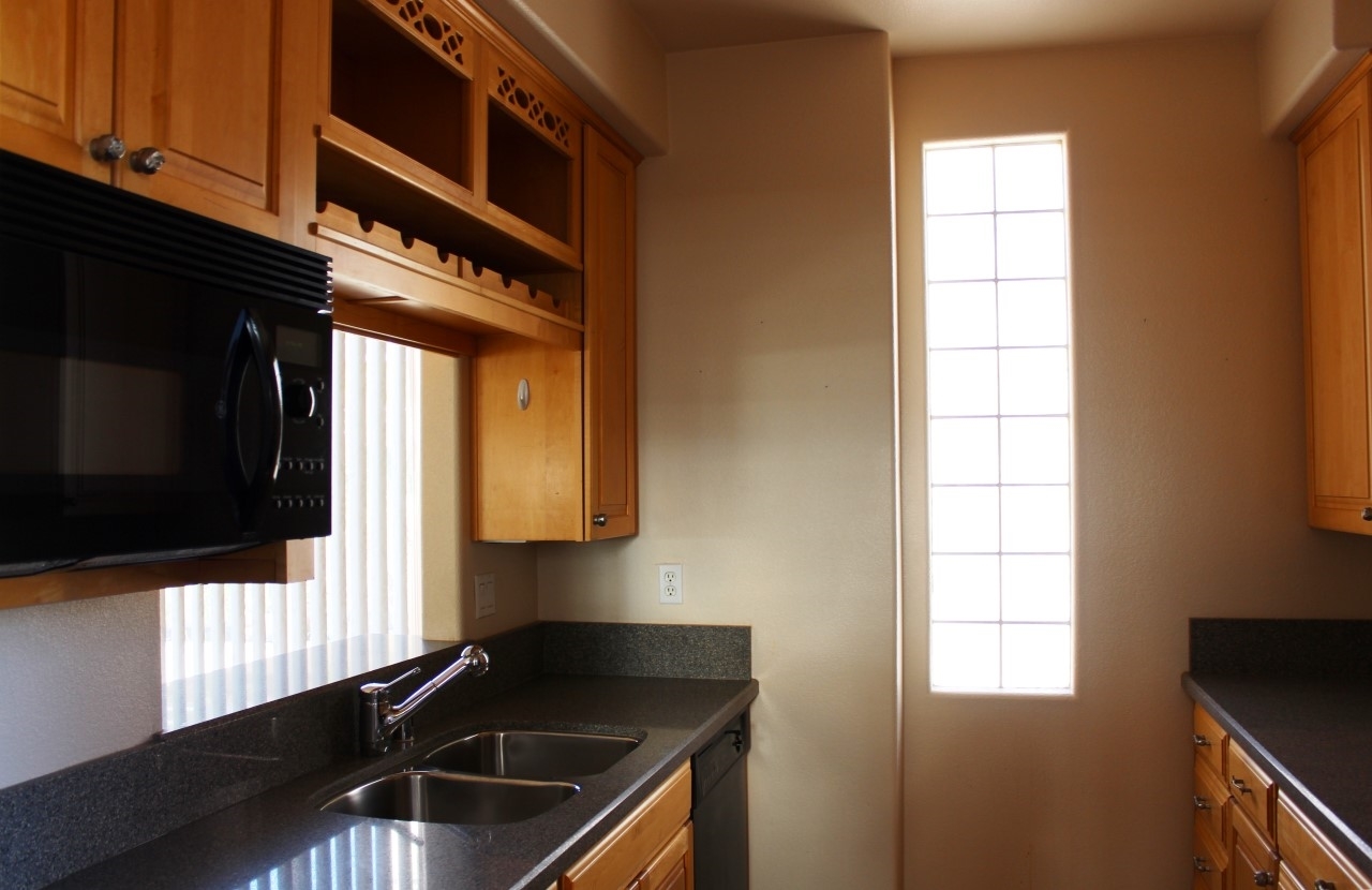 13635 Overland Pass Road Poway, CA 92064 - Photo 25 of 25 Guest house kitchen.