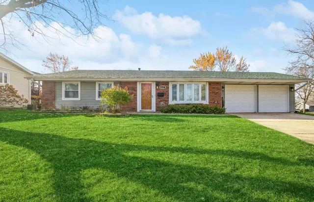 $2,700 | 923 Jeffery Court, Schaumburg, IL 60193