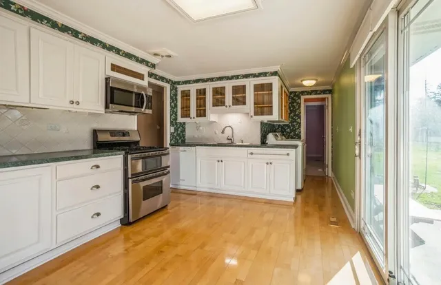 $2,700 | 923 Jeffery Court, Schaumburg, IL 60193