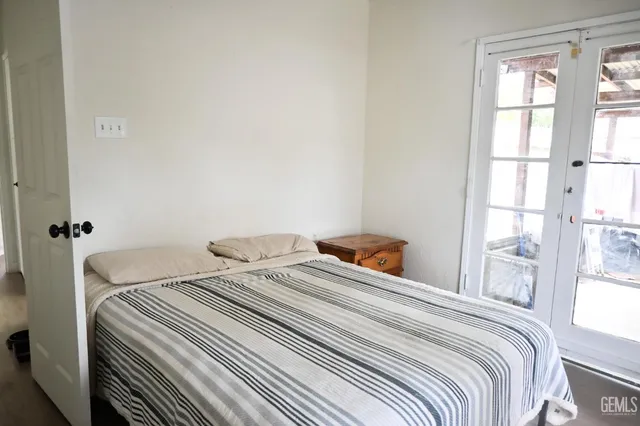 a bathroom with 2 sink and a mirror