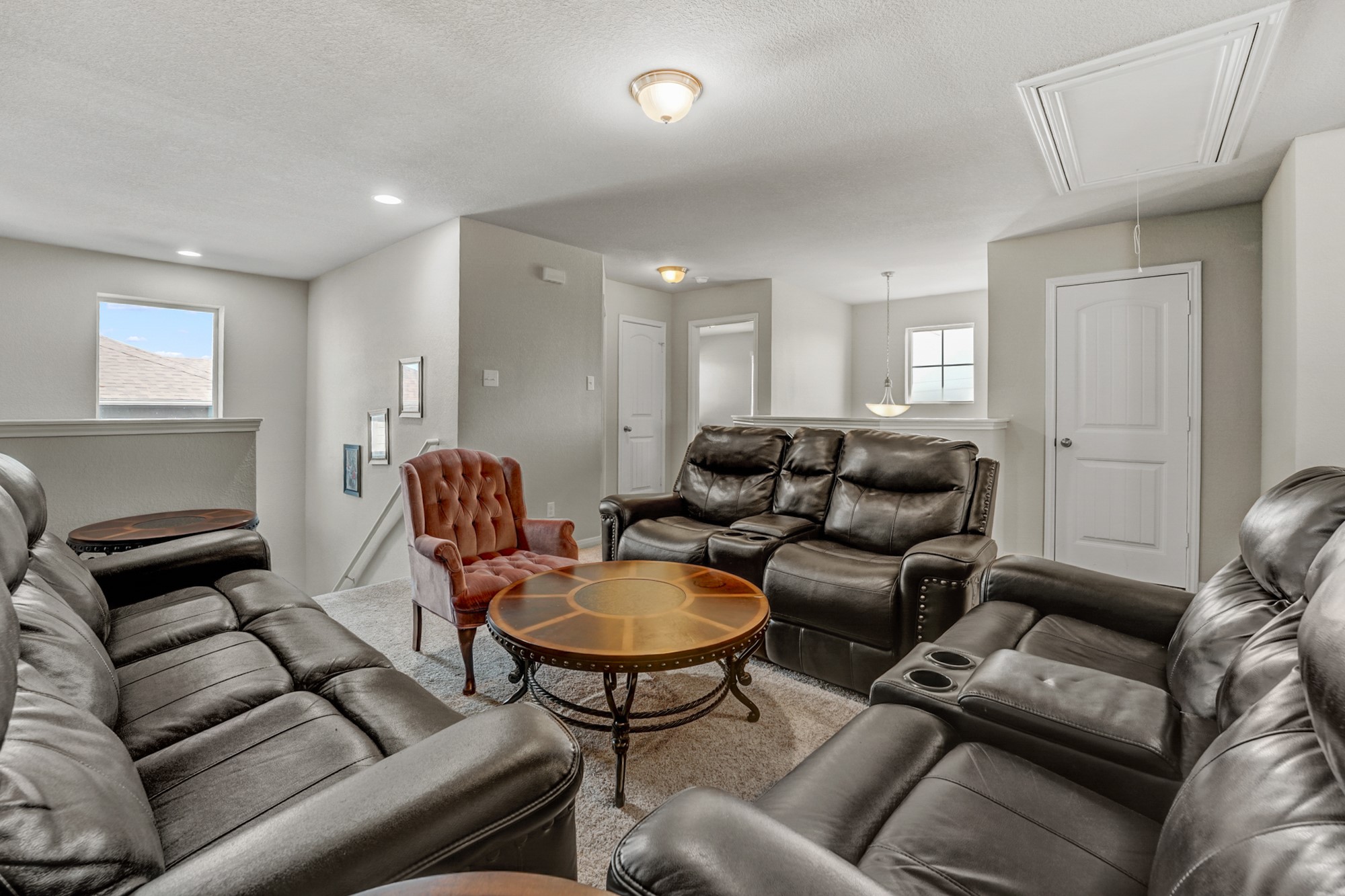 633 Donegal Lane Georgetown, TX 78626 - Photo 21 of 21 a living room with furniture