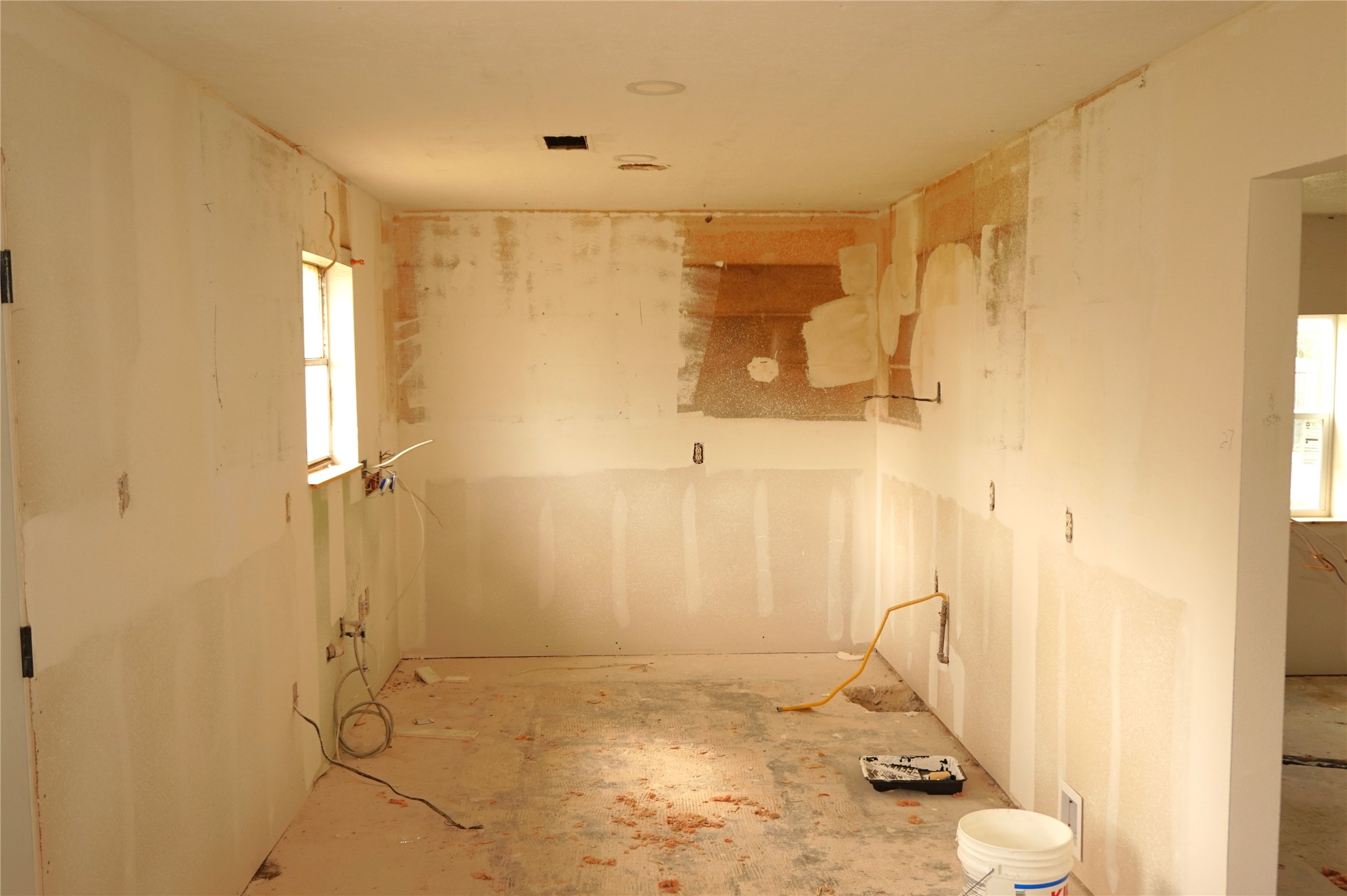 15902 Dunman Lane Houston, TX 77044 - Photo 11 of 28 a bathroom with a shower