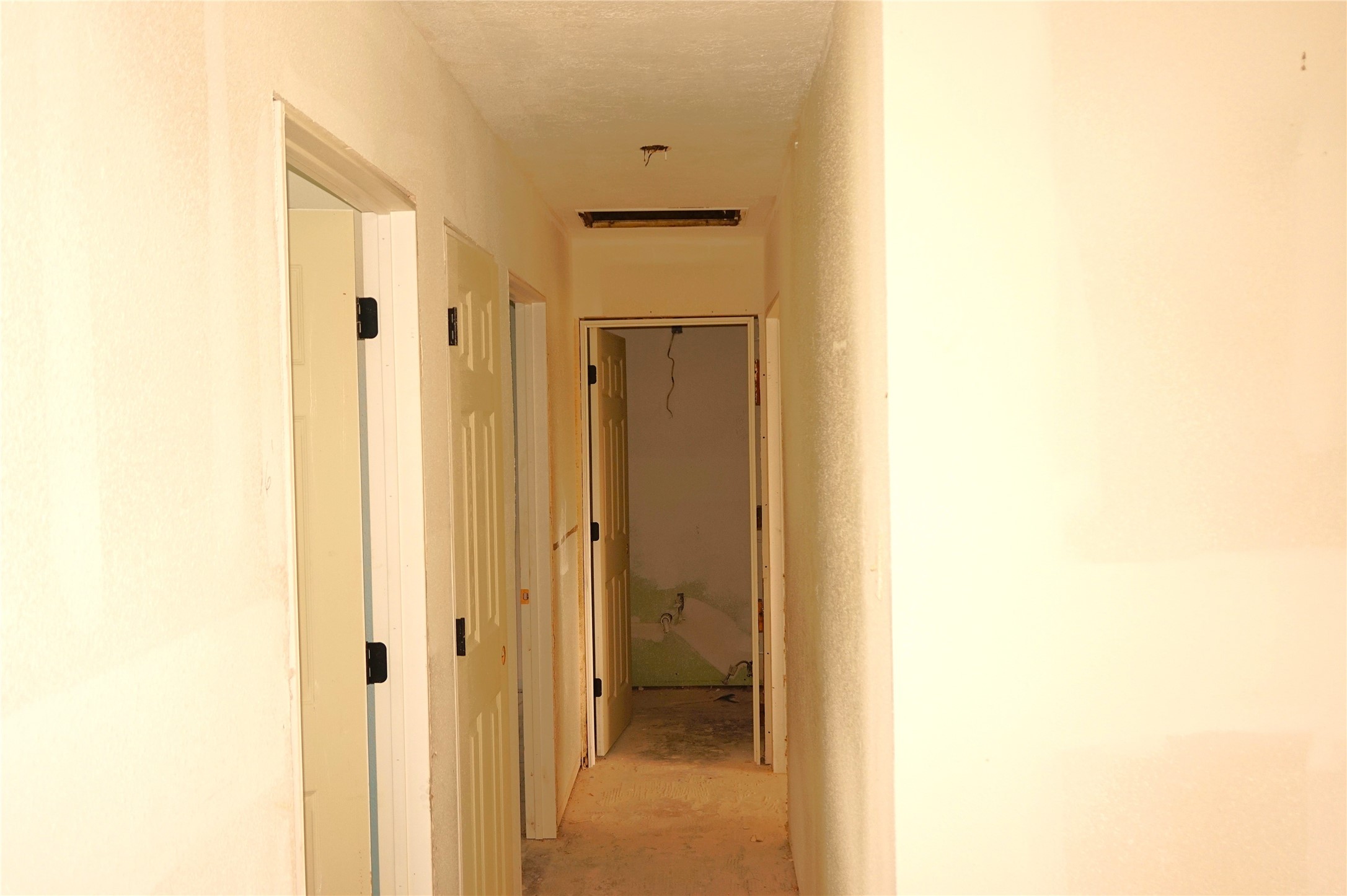 15902 Dunman Lane Houston, TX 77044 - Photo 15 of 28 a view of a bathroom from a hallway