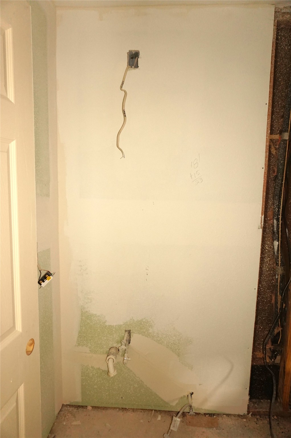 15902 Dunman Lane Houston, TX 77044 - Photo 16 of 28 a bathroom with a shower