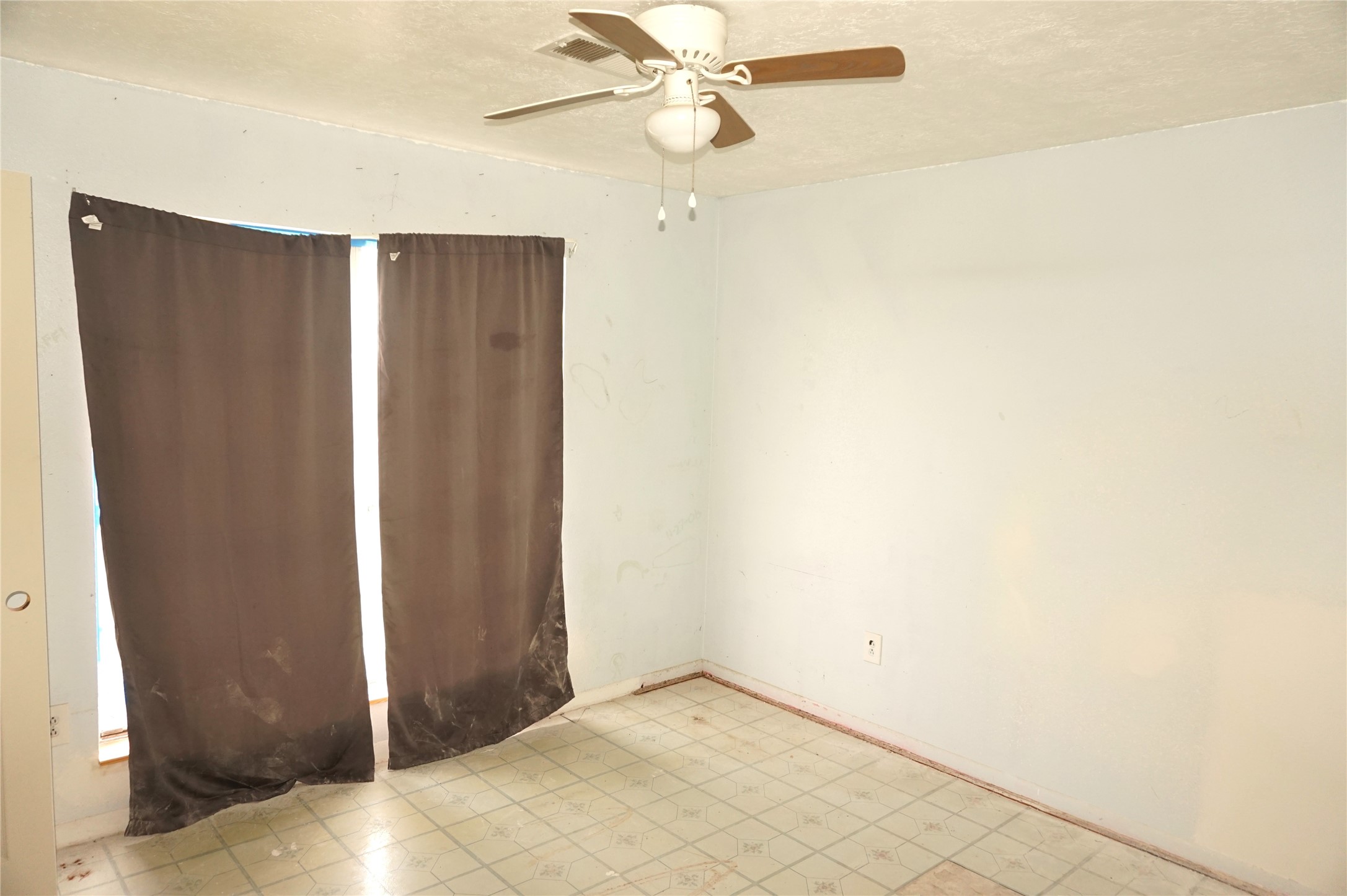 15902 Dunman Lane Houston, TX 77044 - Photo 19 of 28 a view of an empty room