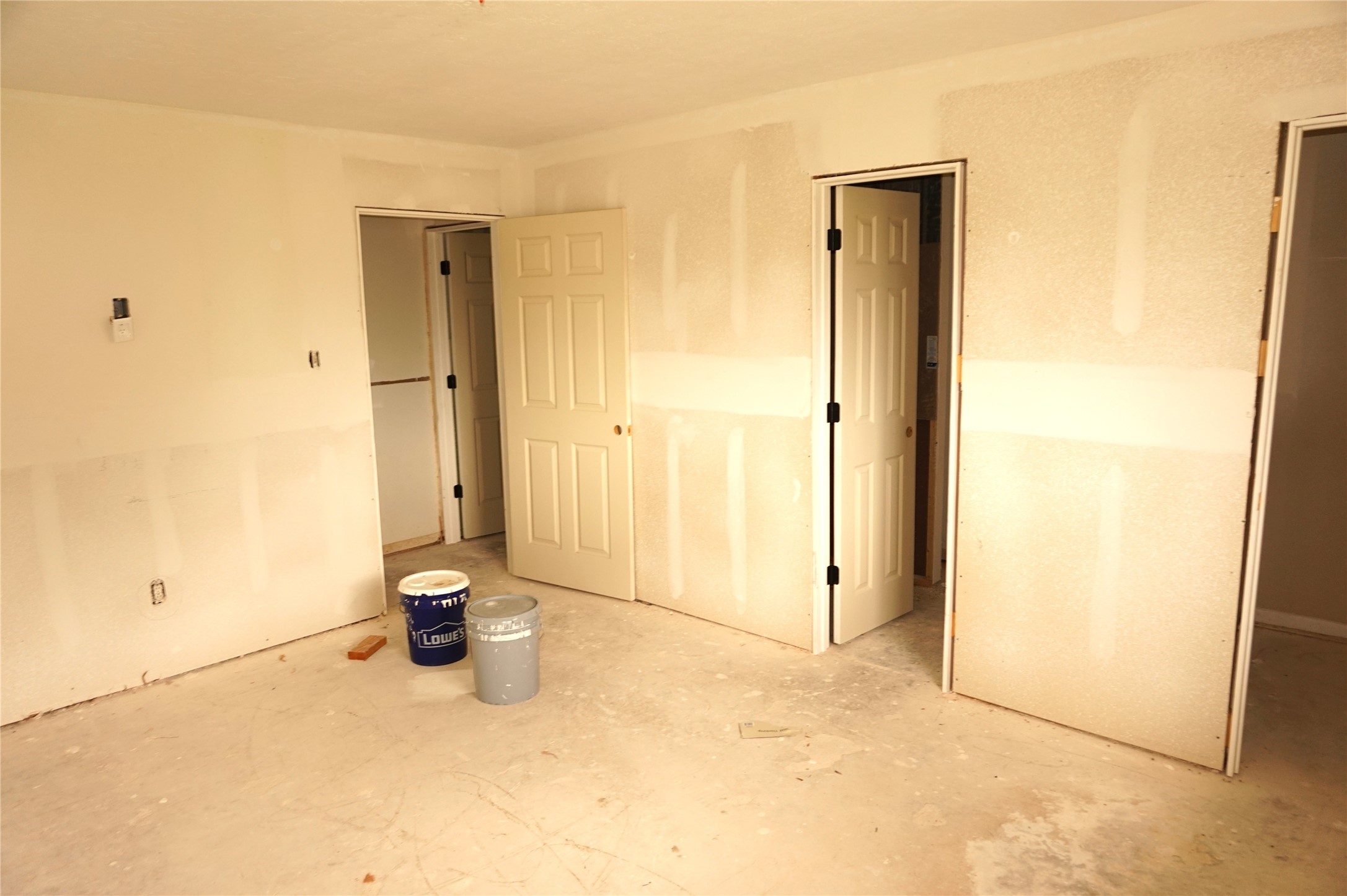 15902 Dunman Lane Houston, TX 77044 - Photo 22 of 28 a view of a bathroom with a shower