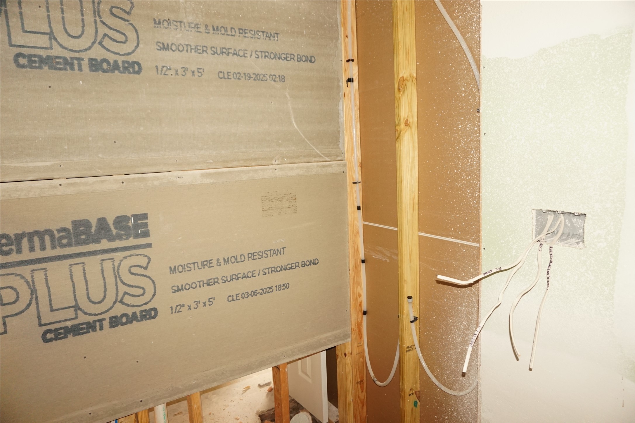 15902 Dunman Lane Houston, TX 77044 - Photo 24 of 28 a close up of a wall