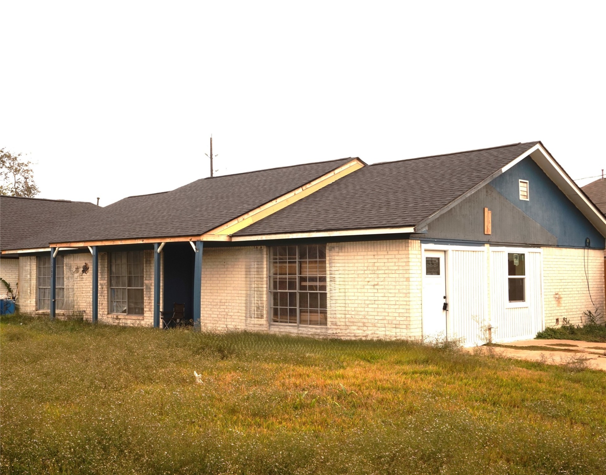 15902 Dunman Lane Houston, TX 77044 - Photo 3 of 28 a front view of house with yard