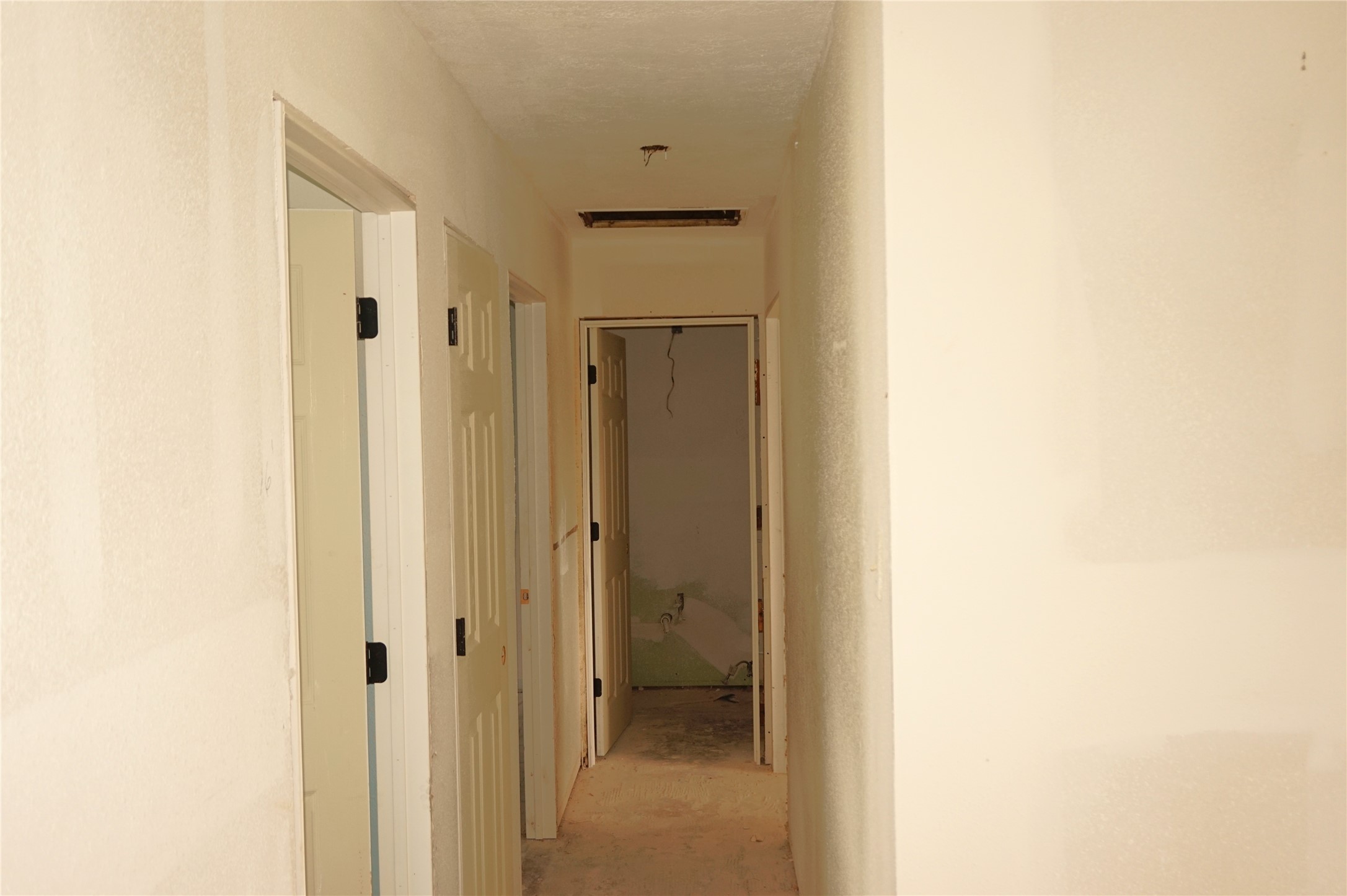 15902 Dunman Lane Houston, TX 77044 - Photo 5 of 28 a view of a bathroom from a hallway