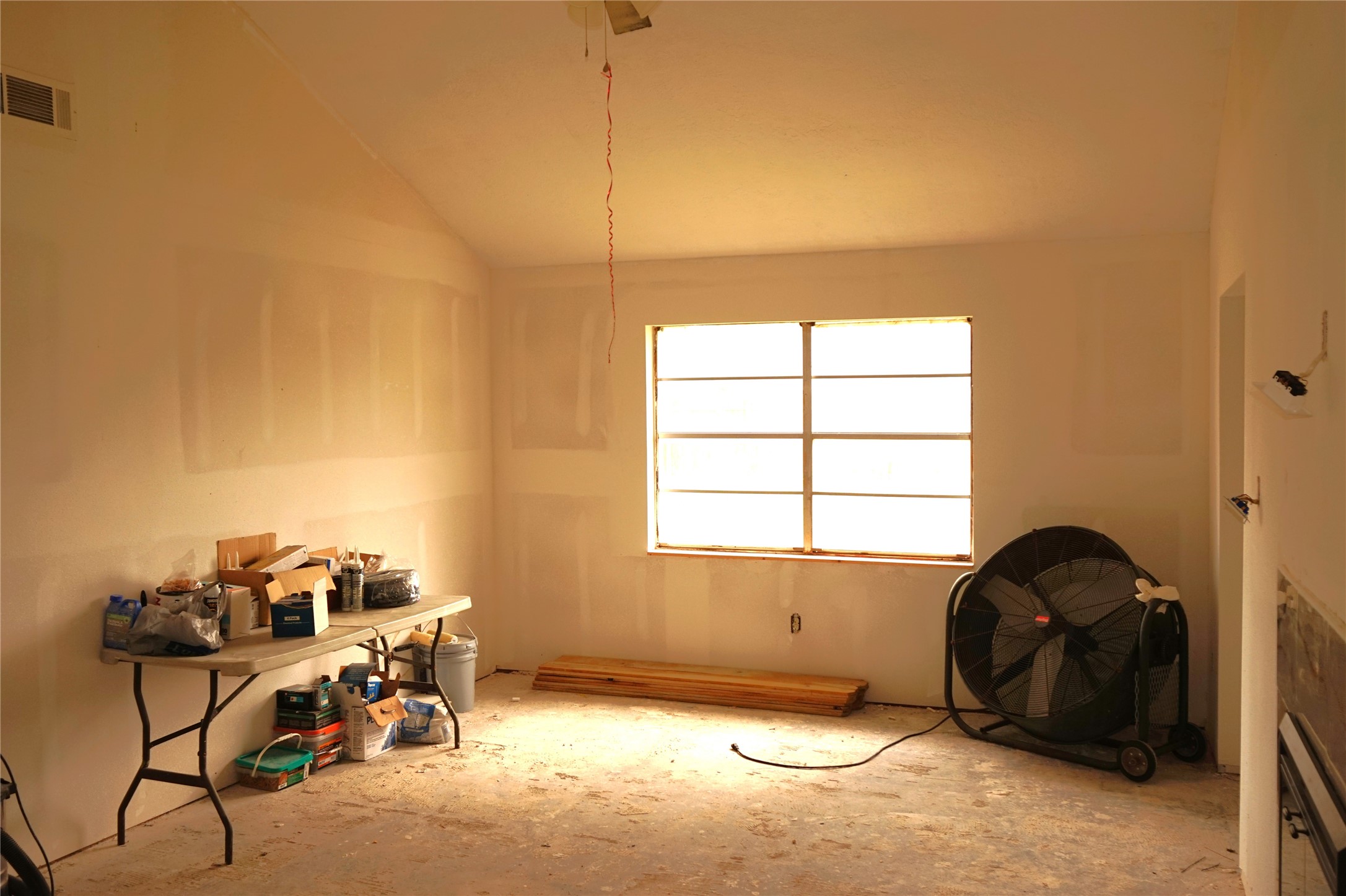 15902 Dunman Lane Houston, TX 77044 - Photo 10 of 28 a workspace with a window