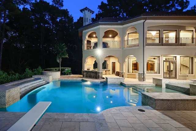 a view of a tennis court