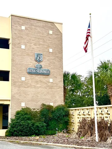$2,100 | 825 Bayshore Drive, Unit 800, Pensacola, FL 32507