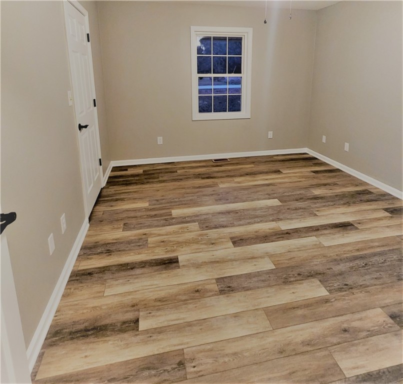 382 Hanover Road Abbeville, SC 29620 - Photo 11 of 21 BEDROOM ON MAIN