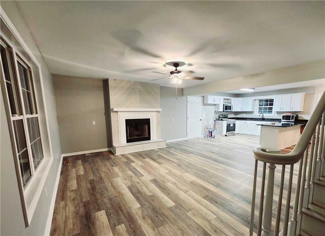 382 Hanover Road Abbeville, SC 29620 - Photo 3 of 21 FAMILY ROOM/KITCHEN