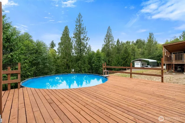a view of a swimming pool with seating space